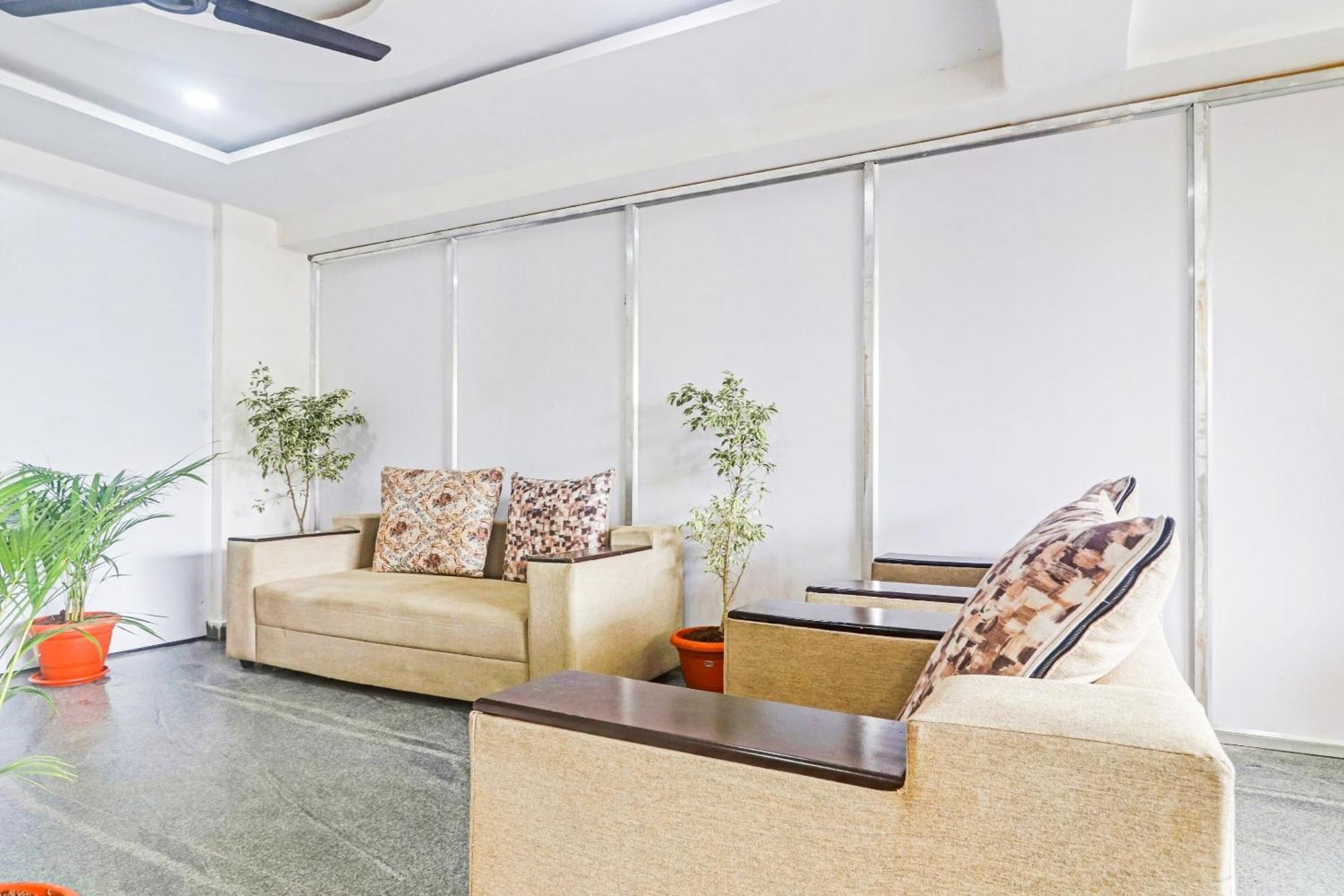 Hotel O Sri Navya Grand Near Nexus ハイデラバード エクステリア 写真